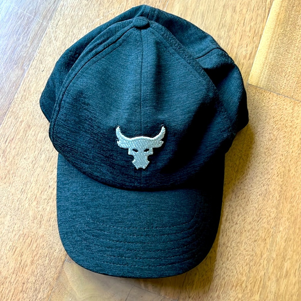 Brand new under Armour women’s The Rock cap! ✨🩵